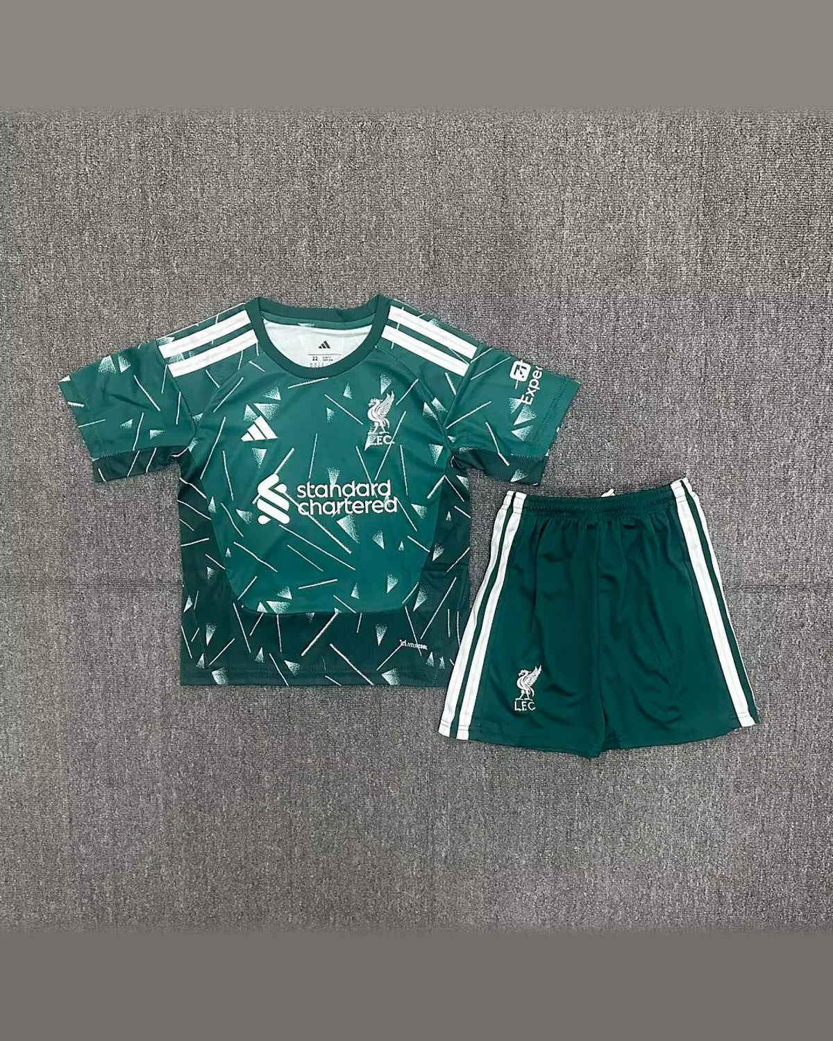 Liverpool Liverpool's Green Goalkeeper Kids football jersey