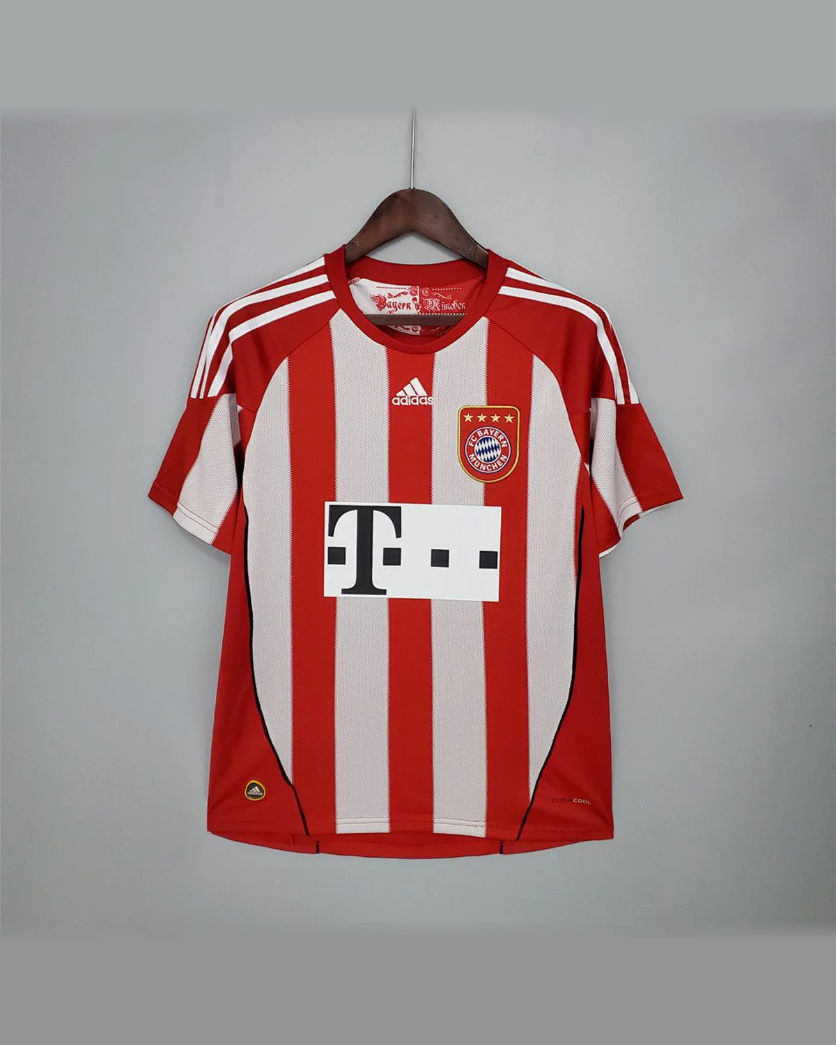 Bayern Munich Retro Bayern Munich 2010/11 home football jersey