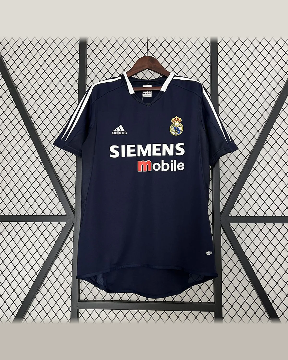Real Madrid Retro 04/05 Real Madrid Away football jersey