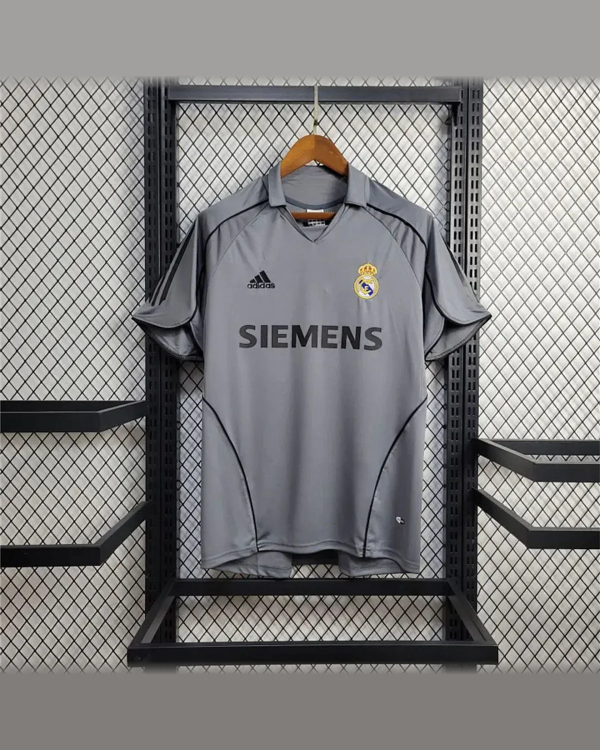 Real Madrid Retro 2005/06 Real Madrid Third Away Jersey football jersey