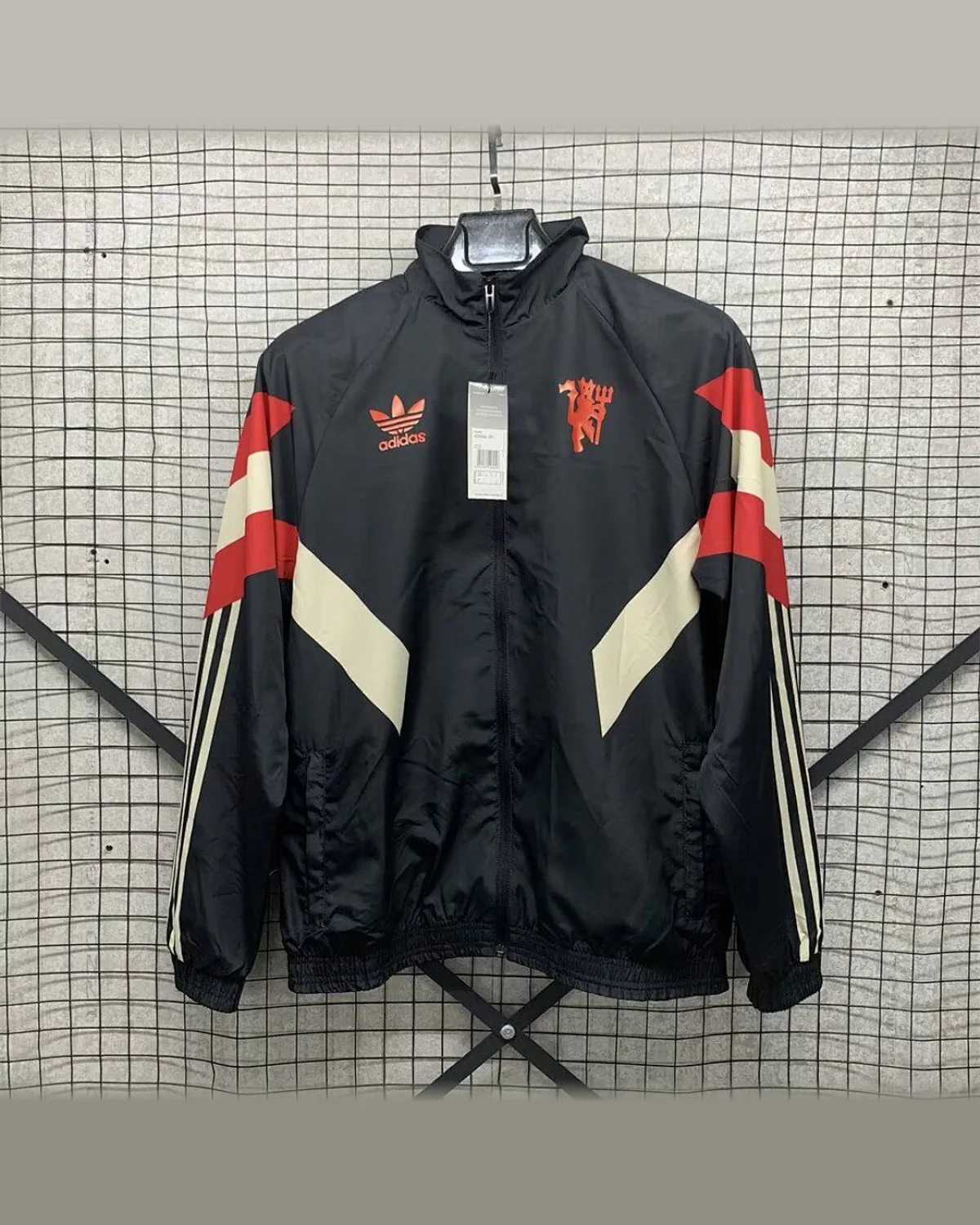 Manchester United New Manchester United single-sided trench coat 075. football jersey
