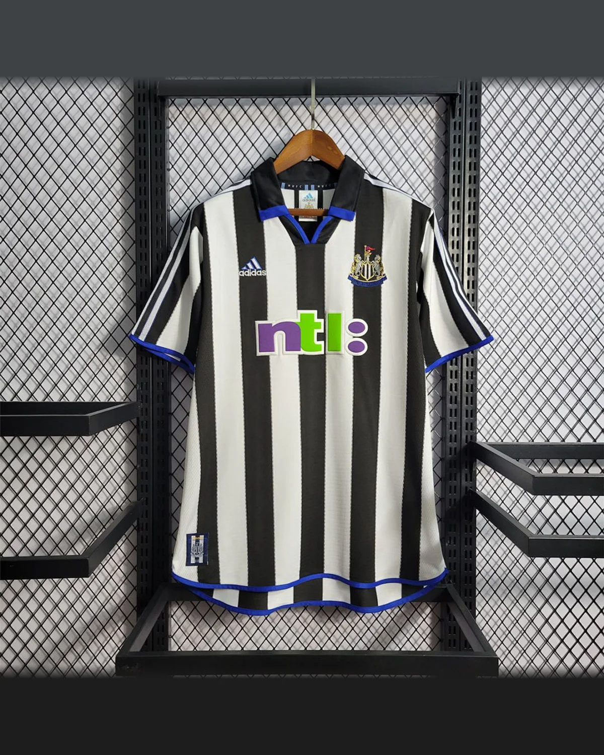 Newcastle United Retro 2000/01 Newcastle United home football jersey