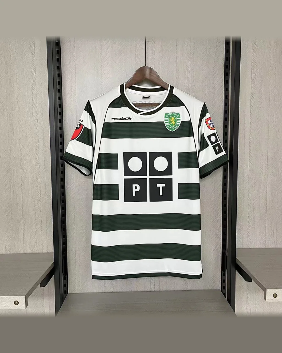 Sporting CP Retro Sporting Lisbon 01/03 Home C. RONALDO # 28 football jersey