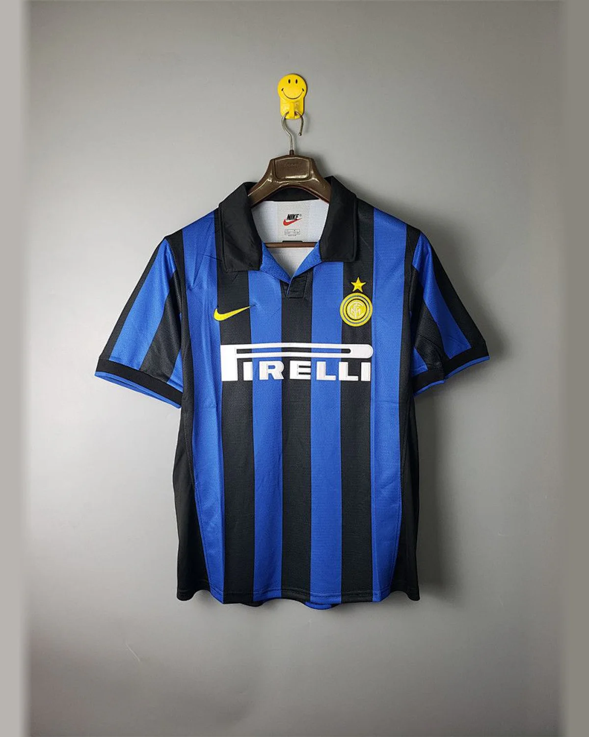 Inter Milan Retro 1998 Models Short-sleeved Retro Inter Milan football jersey