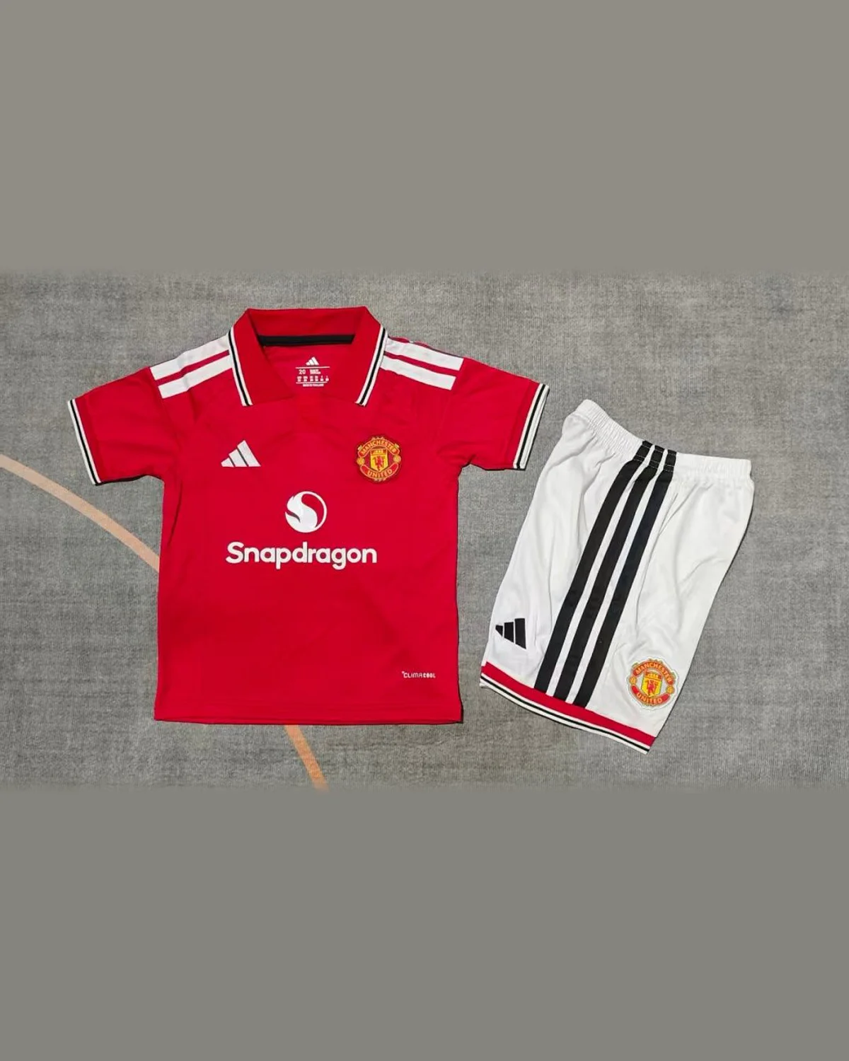 Manchester United 2026/27 Manchester United Kids football jersey