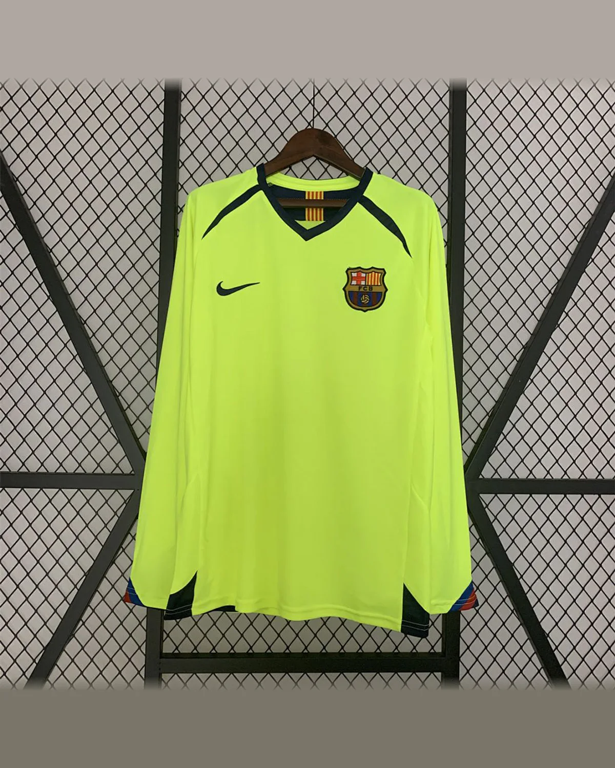 FC Barcelona Retro 05/06 Long Sleeve Barcelona Away football jersey