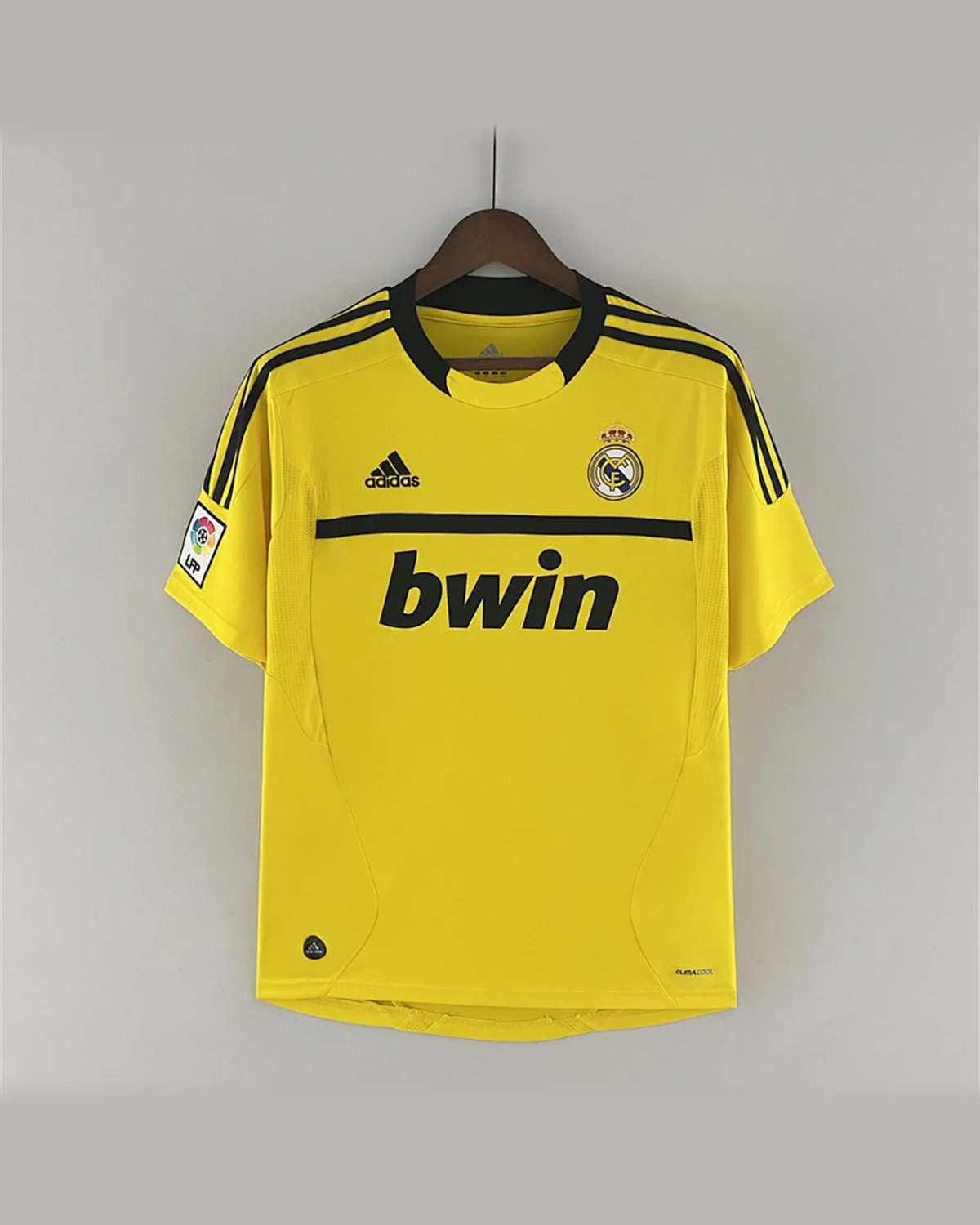 Real Madrid Retro 11/12 Real Madrid Goalkeeper Yellow football jersey