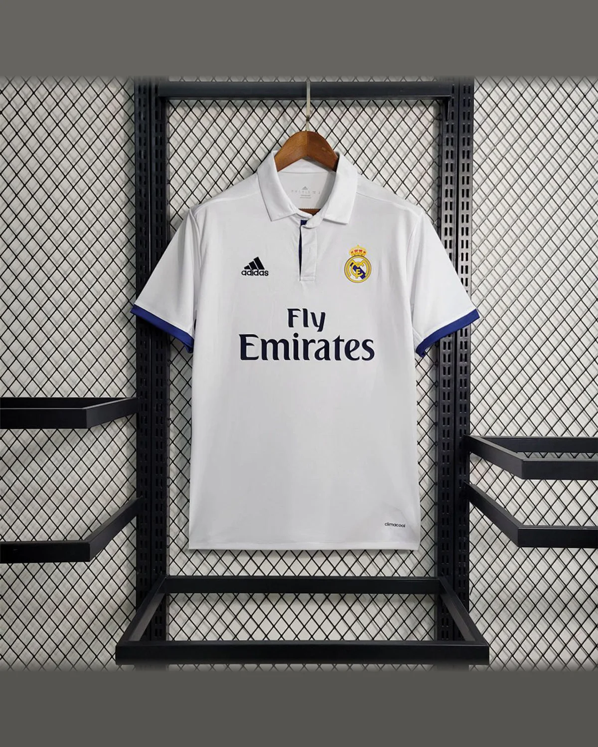 Real Madrid Retro 16/17 Real Madrid Home football jersey