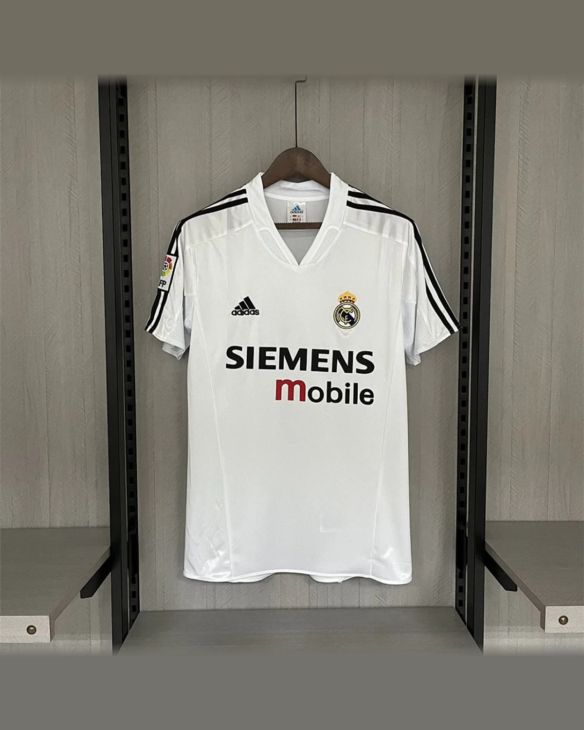 Real Madrid Retro 04/05 Real Madrid Home football jersey