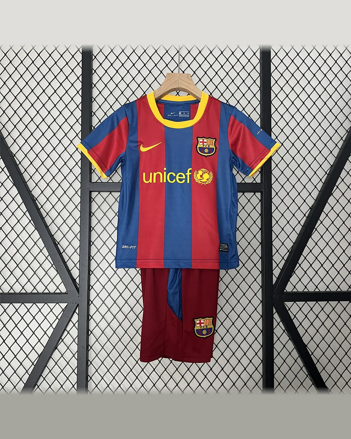 FC Barcelona Retro 10/11 Kids Barcelona Home football jersey