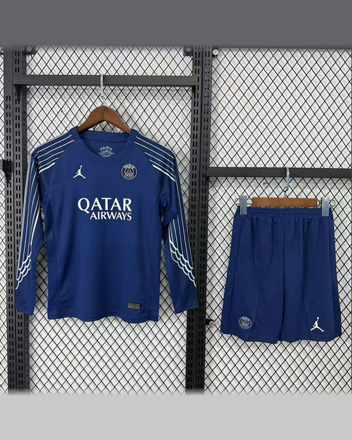 Paris Saint-Germain 2025/26 Paris 3-Piece Long-Sleeve football jersey