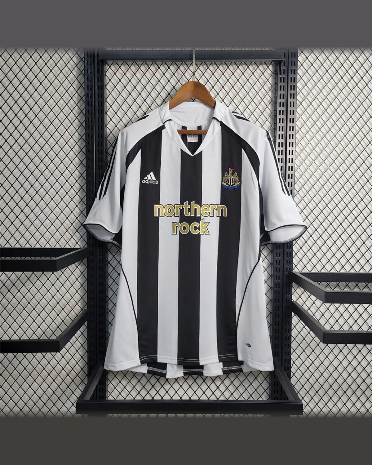 Newcastle United Retro 2005/06 Newcastle United home football jersey