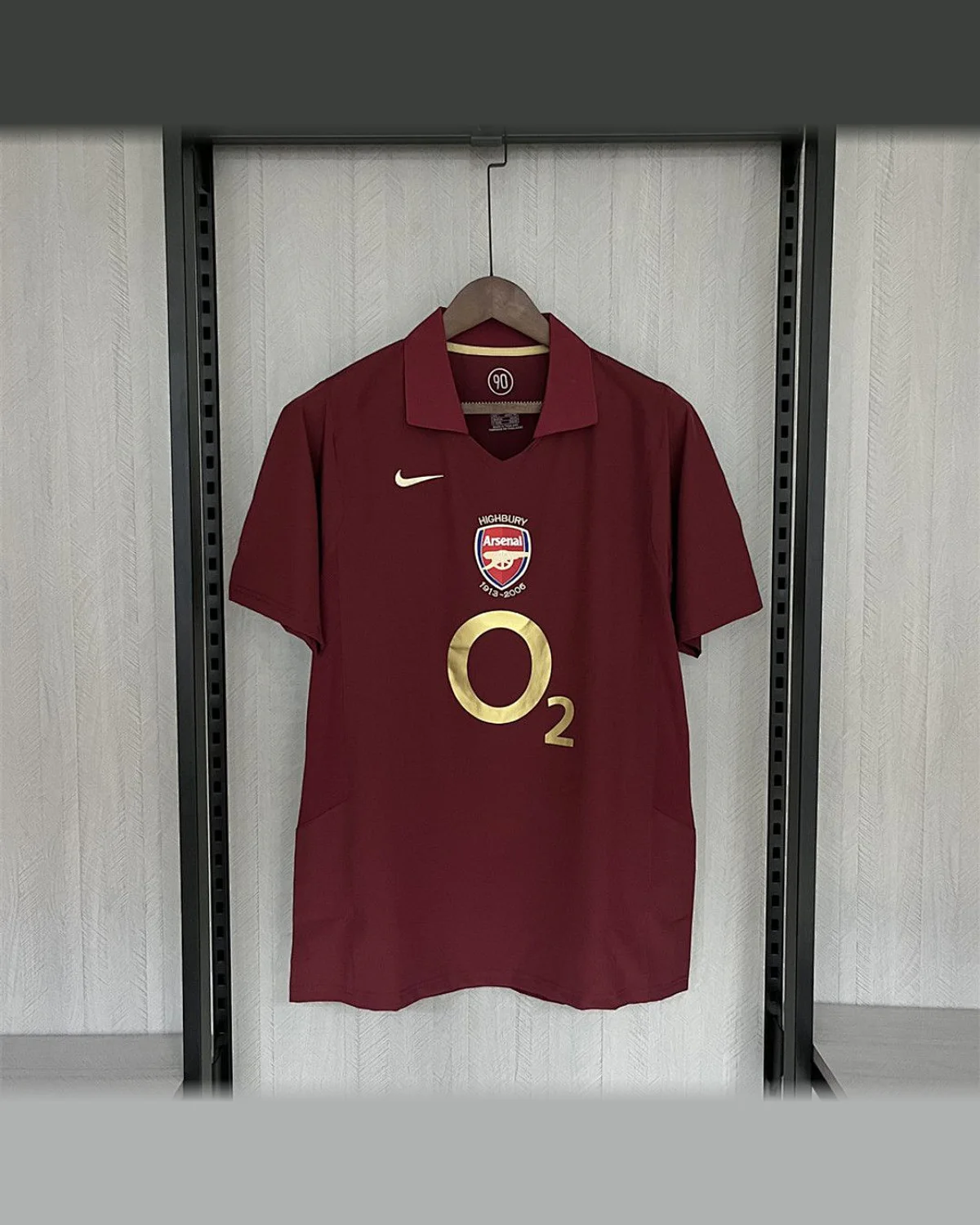 Arsenal Retro 2005/06 Arsenal home football jersey